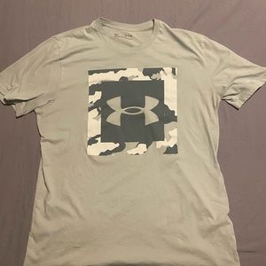 Under Armour graphic t shirt